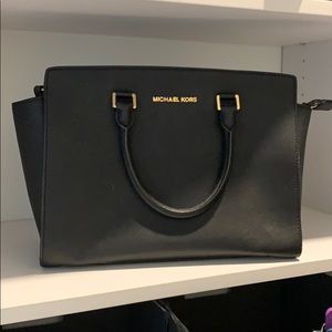 Black Michael Kors medium/large bag